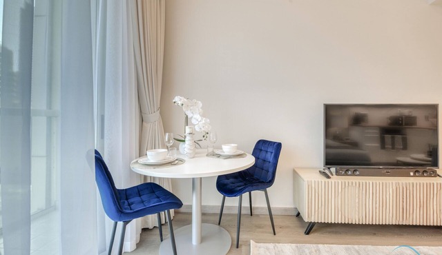 Stunning Studio at Marina Views A Dubai Marina by Deluxe Holiday Homes
