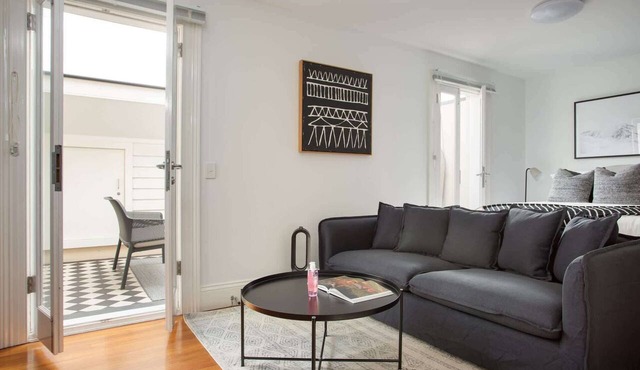 Stunning Studio with Alfresco Terrace near Trains