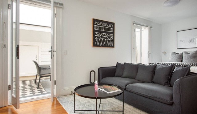 Stunning Studio with Alfresco Terrace near Trains