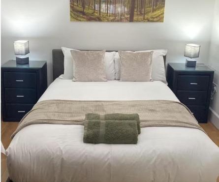 Stunning Studio2, Banstead with free off st parking
