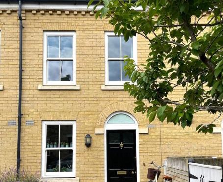 Stunning & Stylish Peaceful House near Station
