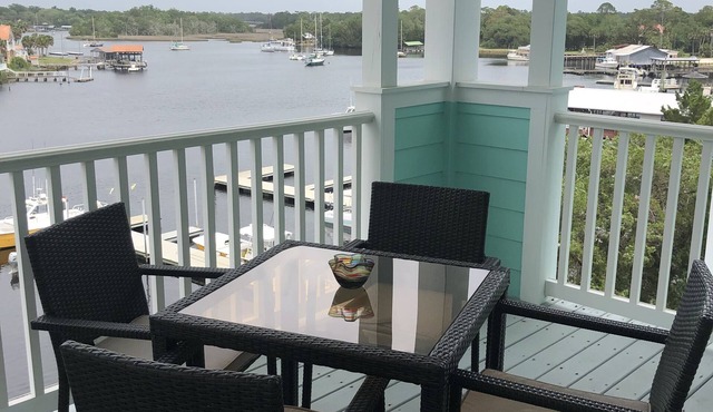 Stunning Top Floor Views of The Steinhatchee River with Private Boat Slip/Pool!