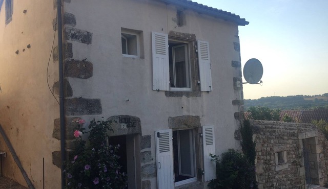 Stunning two bed stone cottage, large garden. In beautiful surroundings!