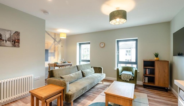 Stunning upper villa stay in the City!
