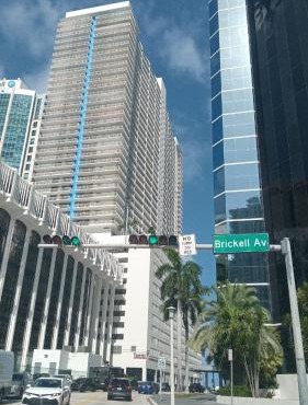 Stunning view from 42nd floor, Brickell-Miami financial district free self-parking spot, sleeps 4