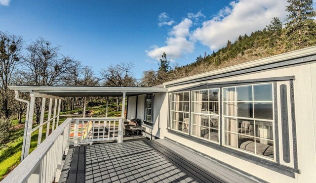 Stunning View, Fully Stocked Kitchen Near Wineries