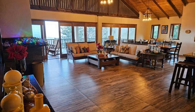 Stunning View Getaway w/Jacuzzi & Cool Breeze