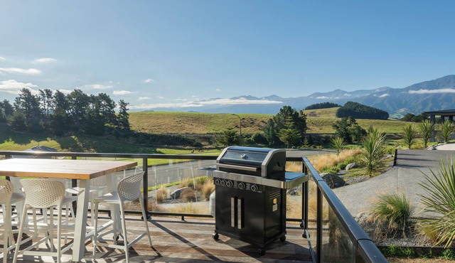 Stunning Views | Contemporary | Escape, Stunning Views | Contemporary | Ocean and Mountain Views