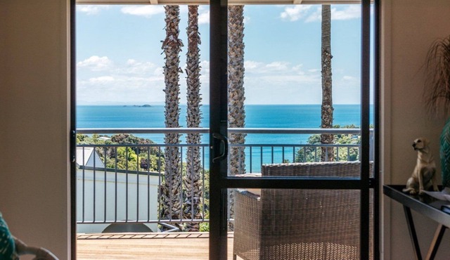 STUNNING VIEWS FROM THIS 2 BEDROOM COTTAGE IN PALM BEACH