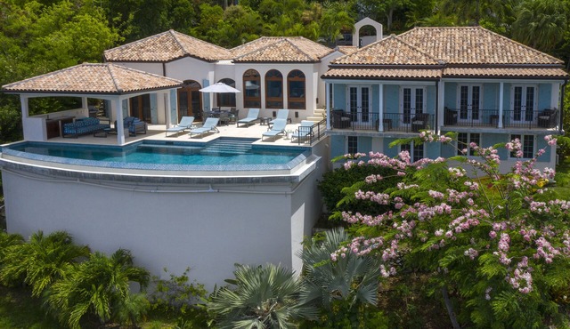 Stunning views! Infinity pool. 5* South Shore home.