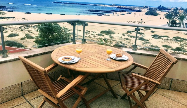 Stunning views & location. Spacious 1 bed apartment directly on beach El Cotillo