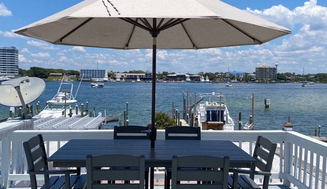 Stunning views of Destin harbor, PRIVATE BOAT SLIP, walk to beach. Crab Island!