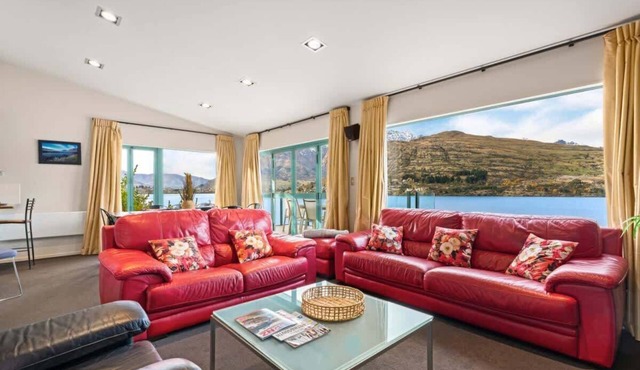 Stunning views Remarkables Retreat 1