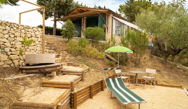 Stunning villa with hot tub, WIFI, A/C, private pool, patio, pets allowed and panoramic view