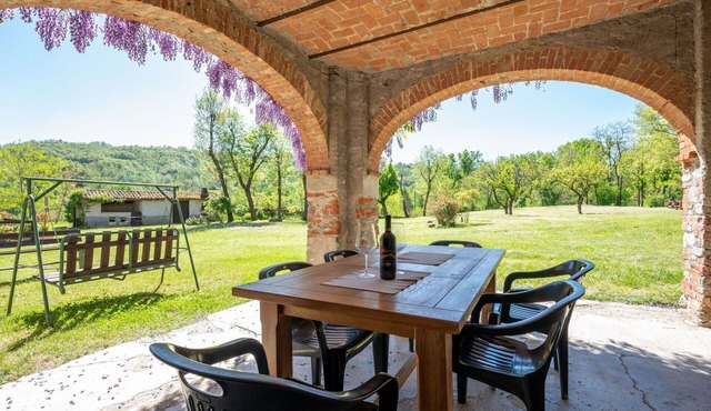 Stunning villa for 3 guests with WIFI, A/C, balcony and pets allowed