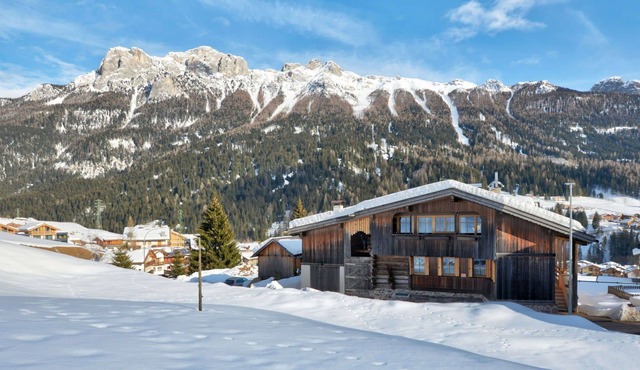Stunning villa for 10 people with WIFI, TV and parking