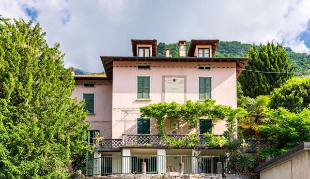 Stunning villa for 3 guests with WIFI, TV, terrace, pets allowed and parking
