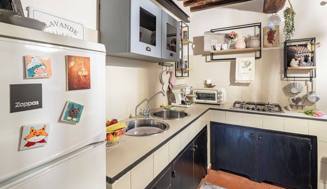 Stunning villa for 6 people with WIFI, TV, veranda and pets allowed, close to Lucca