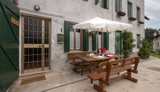 Stunning villa for 8 guests with TV and patio