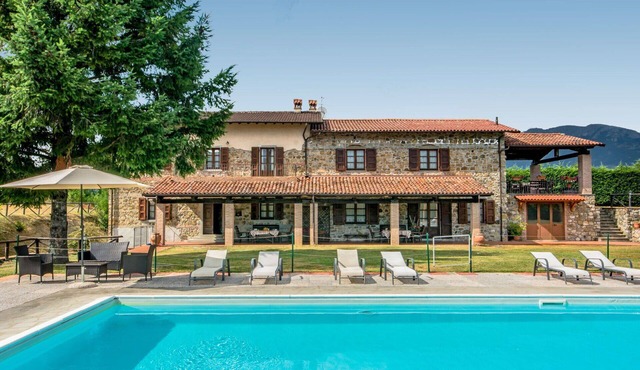 Stunning villa for 8 people with WIFI, private pool, TV and pets allowed