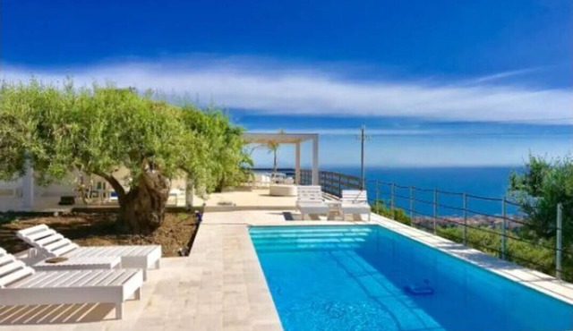 Stunning Villa Private Pool and Sea Views Minutes frm Cefalù & Beautiful Beaches