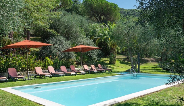 Stunning villa with A/C, private pool, WIFI, TV, terrace and panoramic view, close to Lucca