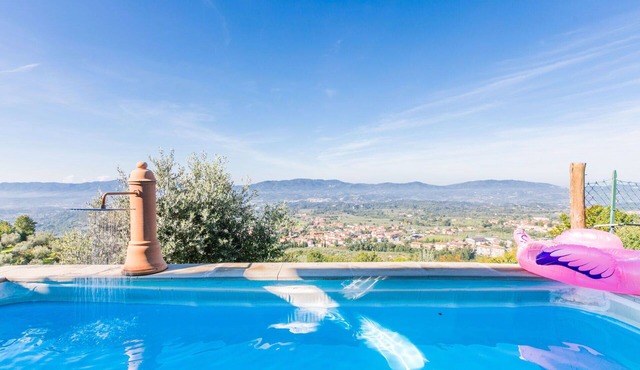 Stunning villa with private pool, WIFI, A/C, TV, patio, pets allowed and panoramic view