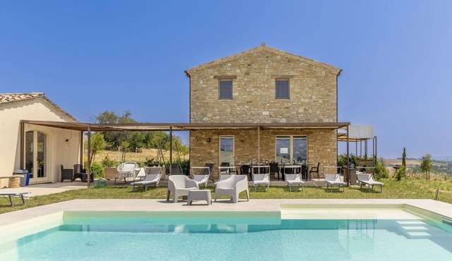 Stunning villa with pool in the hills, halfway between the sea and the mountains