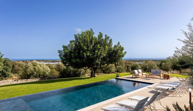 Stunning villa with pool in Sicily