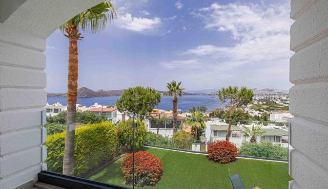 Stunning Villa with Private Pool and Luxuriest Views
