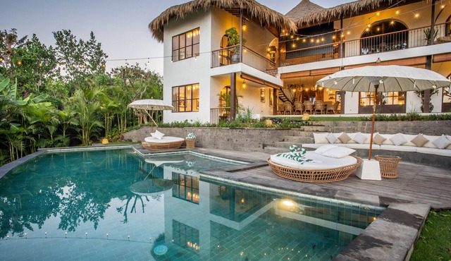 Stunning Villas Complex, 12 BR, Canggu with staff