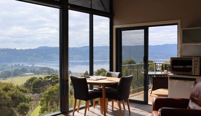 Stunning Vineyard & River Views
