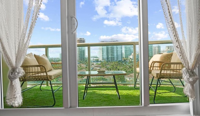 Stunning Water Views 1BR Condo with Pool and Tennis Court