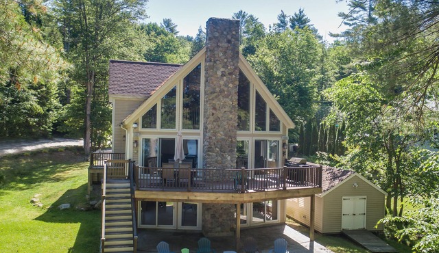 Stunning waterfront Chalet in Sebago Cove