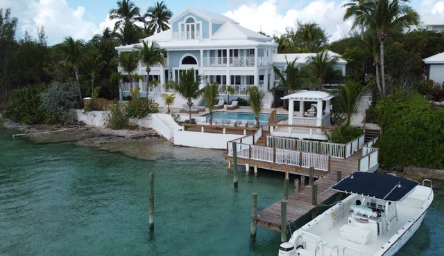 Stunning Waterfront Home in Great Exuma, Bahamas!