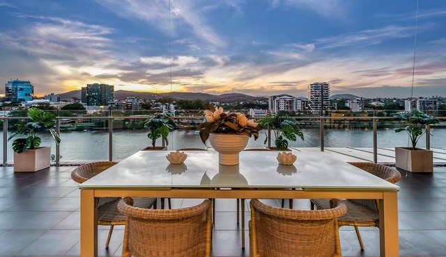Stunning Waterfront Penthouse | 3 or 4 Bedrooms