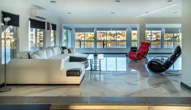 Stunning Waterfront Stay in Massapequa L.I