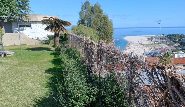 Stupendo Appartamento con Giardino, Posto Auto e Vista Sulla Baia di Soverato