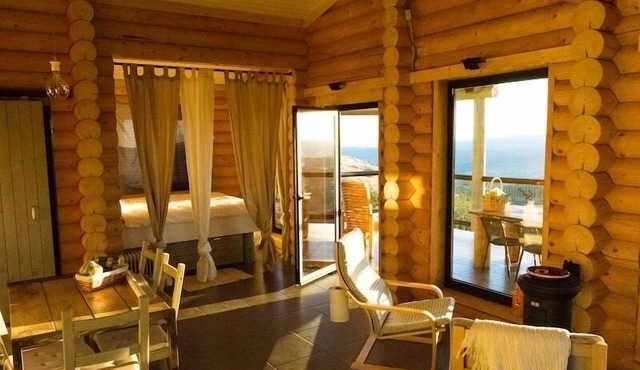 Sturdy solid wood cottage with panoramic mountain views