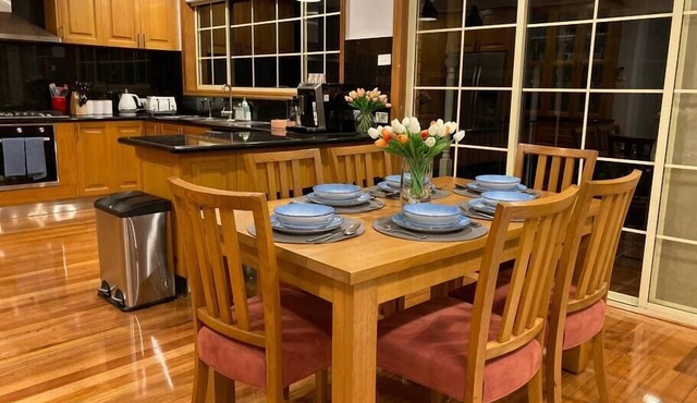 Style/Comfort/Spacious 4 Bedroom House plus study