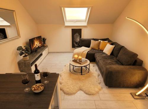Stylisches 2 Zimmer Apartment, Nähe Stuttgart, Netflix, Waschtrockner & Self CheckIn