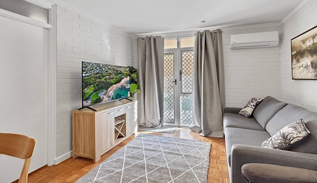 Stylish 1-Bed Apartment Near Fremantle