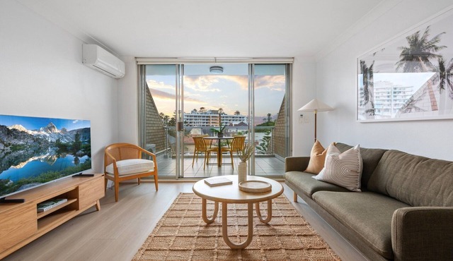Stylish 1-Bed Apartment Near Manly Beach