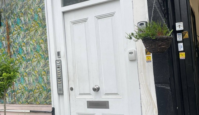 Stylish 1 bed apartment, 5 minutes walk to Crystal palace train station!