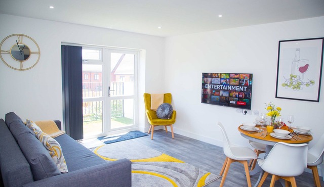 Stylish 1-bed Flat - balcony(canal view) & parking