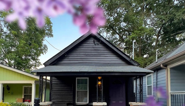 Stylish 1-BR Atlanta Gem! Fast Wi-Fi, Perfect for Work/Play, close to airport.