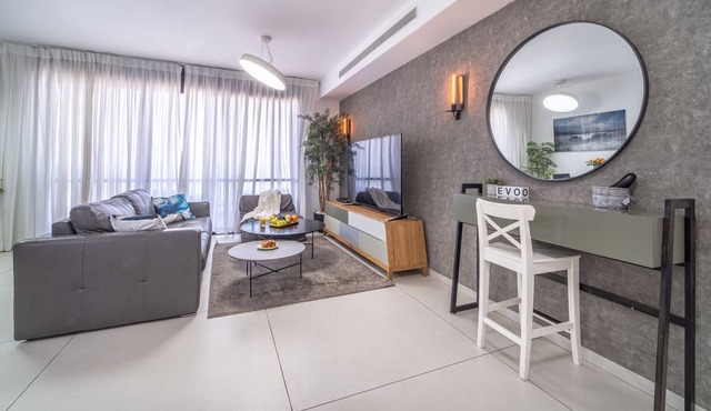 Stylish 1BR Beach-Front Apt w Sea View Balcony