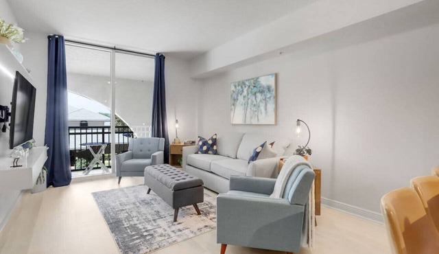 Stylish 1BR Condo Rooftop Pool Close to Beach