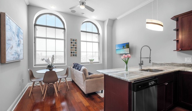 Stylish 1BR l Rooftop Pool