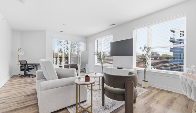 Stylish 1BR Retreat w Gym, Parking & Workspace